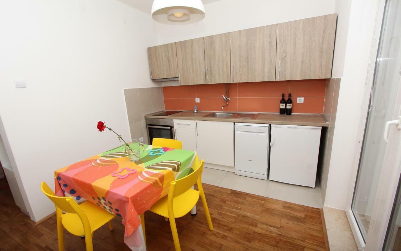 Apartments Paris Rovinj Bagian luar foto