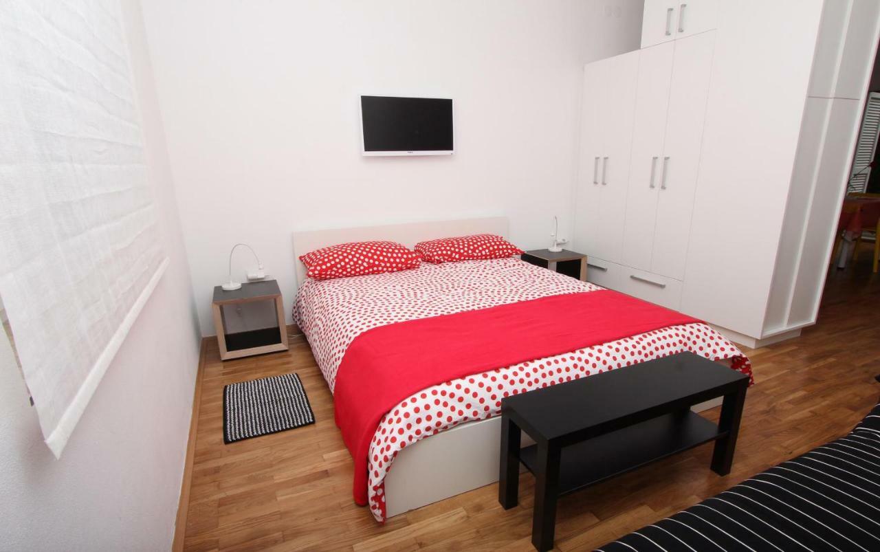 Apartments Paris Rovinj Bagian luar foto