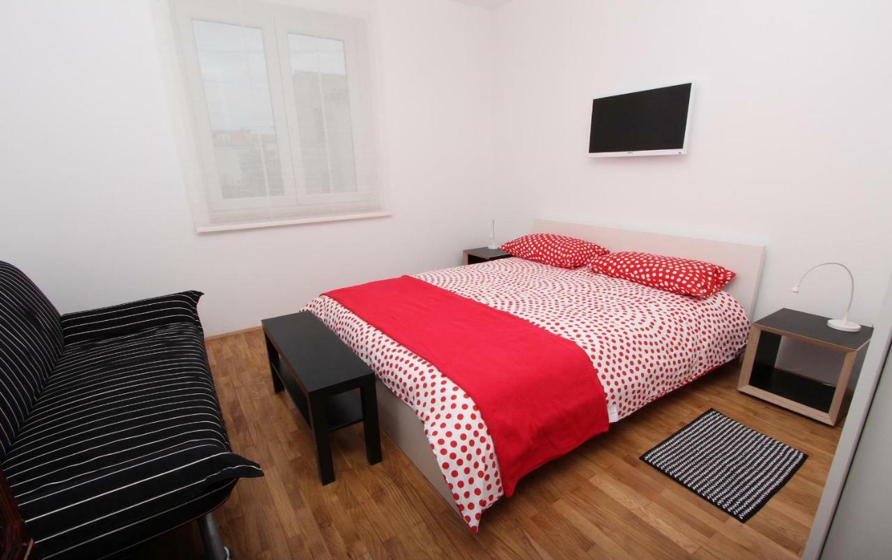 Apartments Paris Rovinj Bagian luar foto