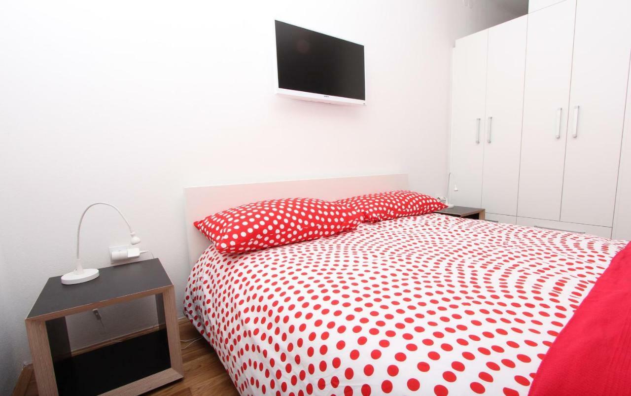 Apartments Paris Rovinj Bagian luar foto
